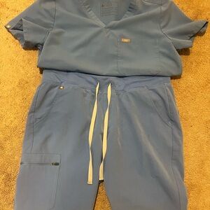 FIGS Scrubs Ceil Blue Woman’s Size Medium Catarina Top - Large Zamora Joggers